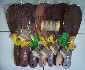 Produksi Souvenir Centong Sonokeling dan sablon
